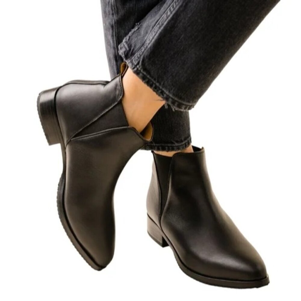 Nisola Eva Everyday Chelsea Boots Classic Ankle Black Leather Size 9 NEW
